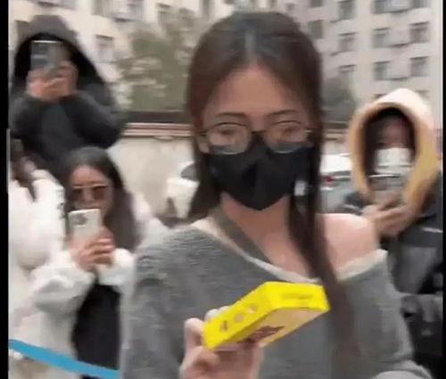 娱乐随拍吃瓜八卦视频,随拍吃瓜，八卦视频背后的故事