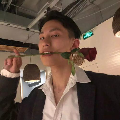 娱乐吃瓜酱的头像男